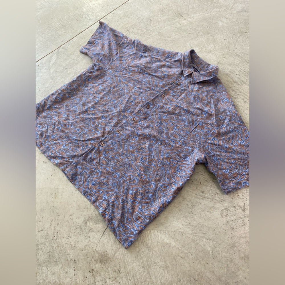 Roundtree & Yorke Bandana Print Button Down